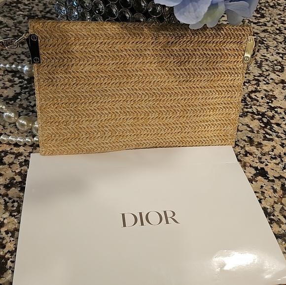 New Christian Dior Beauty Trousse Pouch clutch with box & strap. - Picture 9 of 13